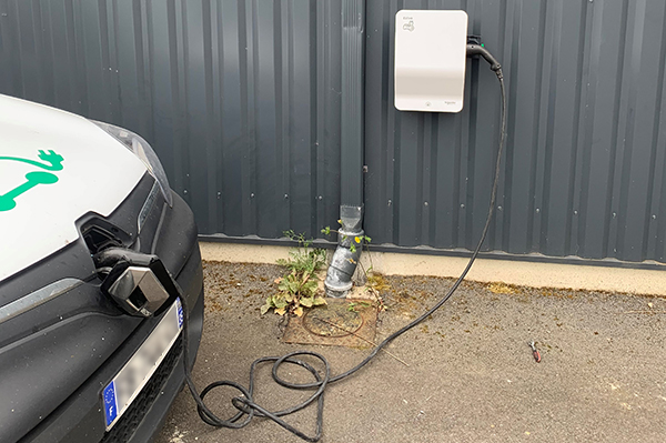 Borne de chargement de voitures électriques