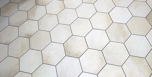 Carrelage : pose de carreaux hexagonaux